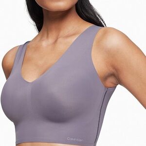 Calvin Kline Women's Invisibles Comfort Seamless bralette medium